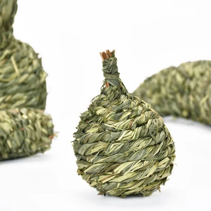 Juguete Masticable Tejido de Heno Timothy 🌾 – Anti-Aburrimiento para Conejos, Hámsters y Cobayas